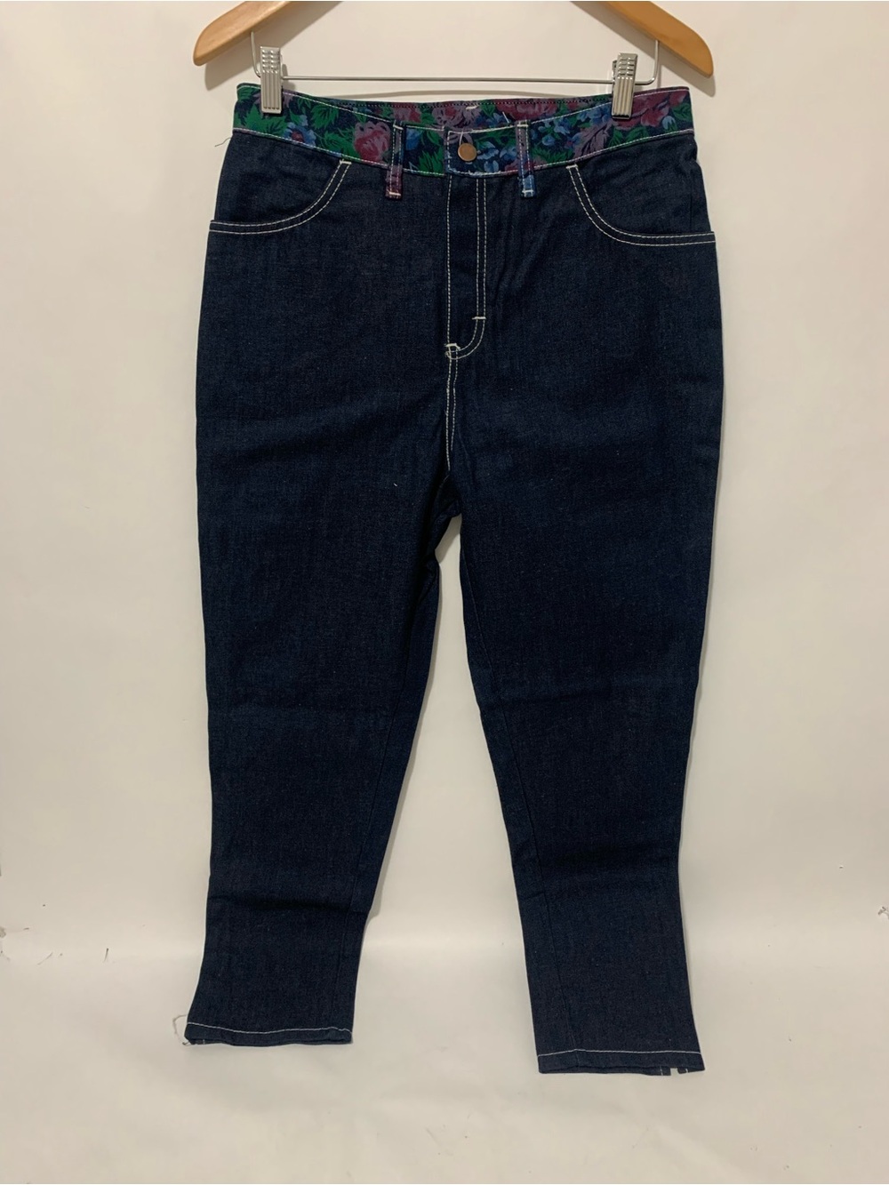 Women’s VTG Straight Leg Dark Wash Jeans with Floral Detail. 30x27
